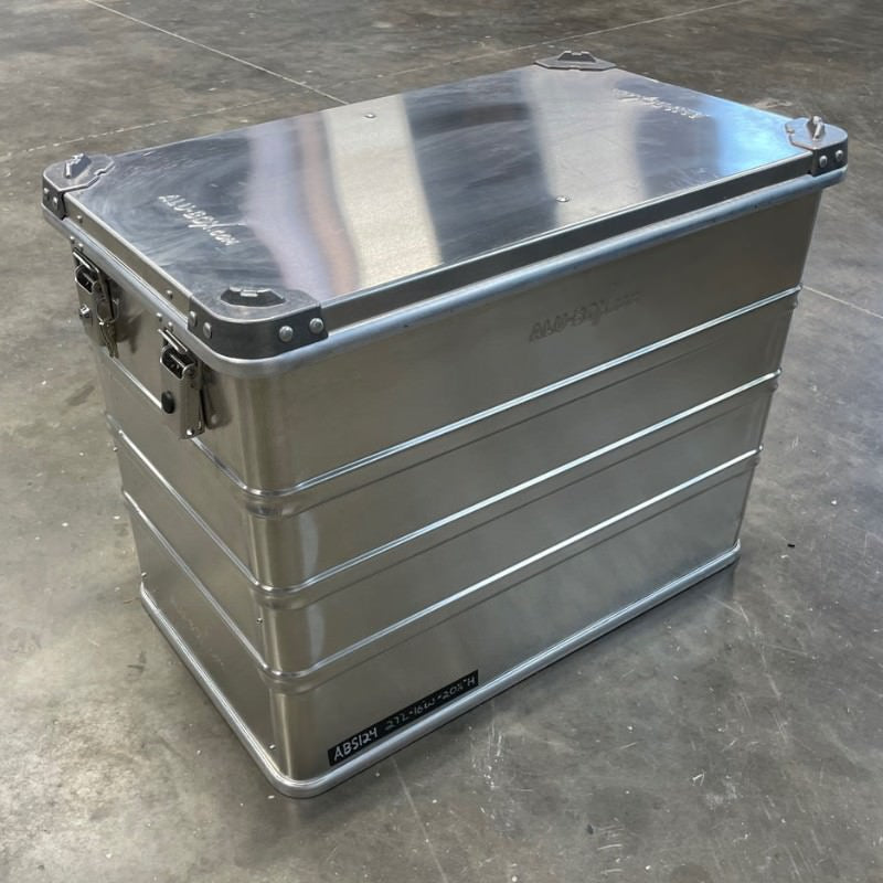 alubox-124l-front-view-on-floor