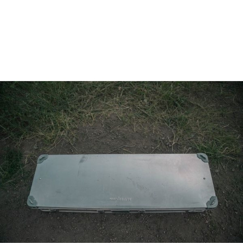 alubox-32l-top-view-in-nature