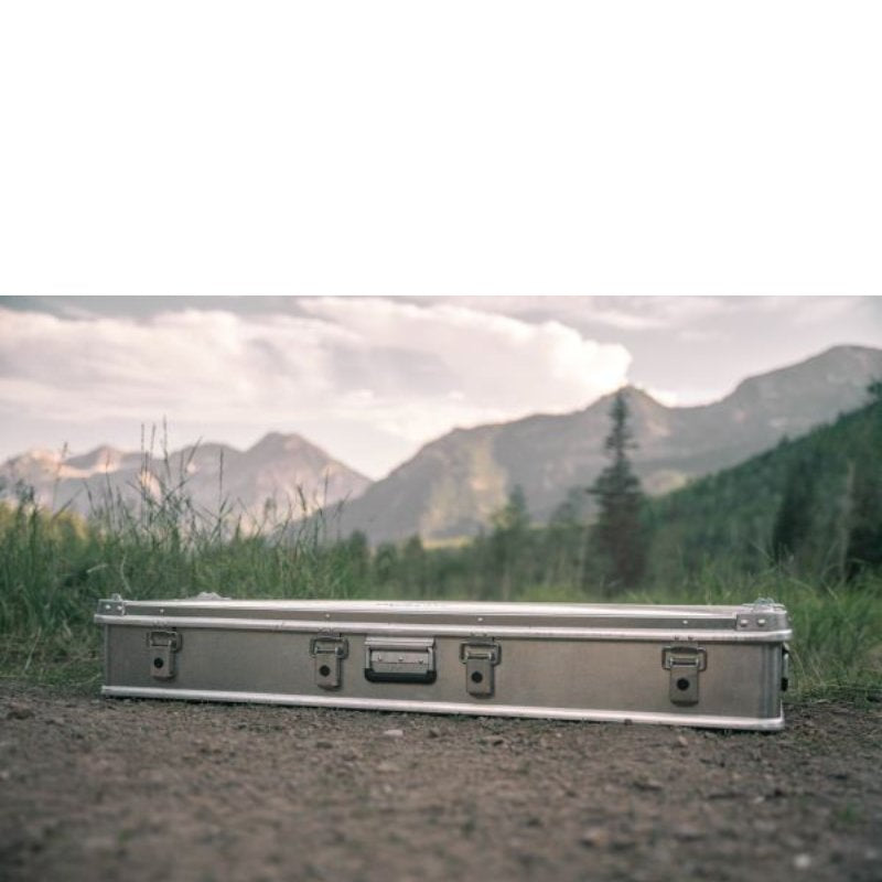 alubox-62l-front-view-in-nature