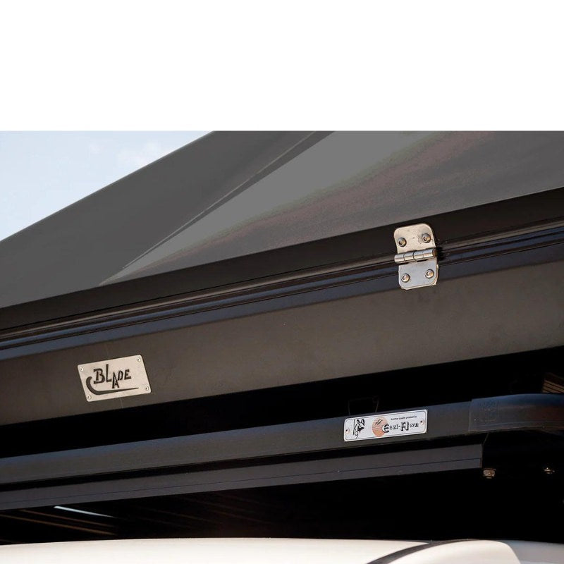 eezi-awn-blade-hard-shell-roof-top-tent-closed-close-up-view-of-latching-mechanism