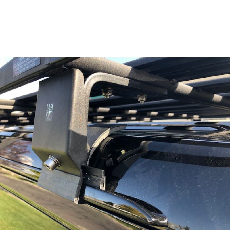 eezi-awn-k9-roof-rack-for-jeep-wrangler-jl-close-up-view-on-with-roof-rack-feet-in-nature