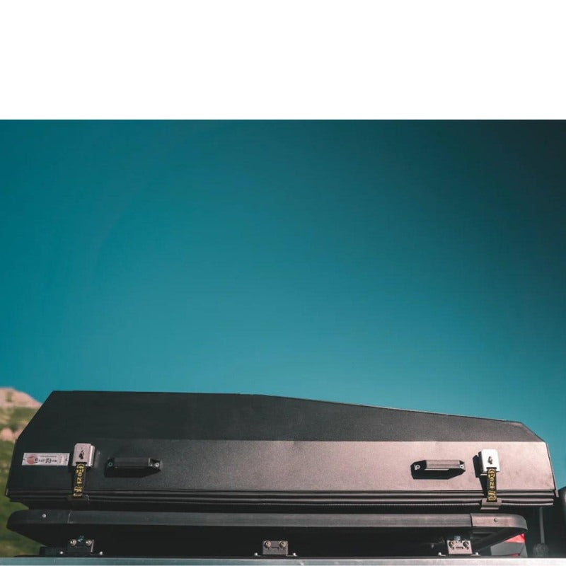 eezi-awn-sabre-hard-shell-roof-top-tent-closed-side-view-of-a-sturdy-cargobox