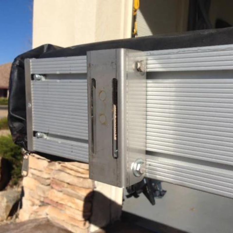eezi-awn-swift-awning-close-side-view-close-up-mounting-piece