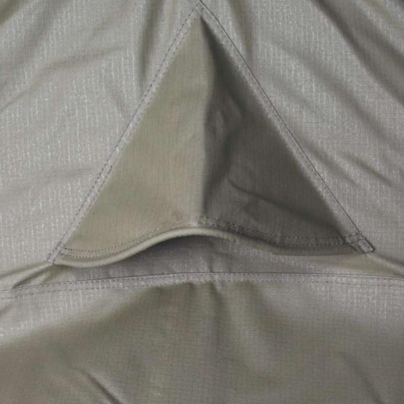 eezi-awn-xklusiv-soft-shell-roof-top-tent-open-close-up-view-of-a-triangular-vent