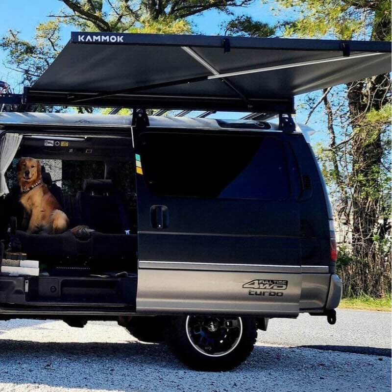 kammok-crosswing-awning-charcoal-5ft-open-front-view-on-van-in-nature