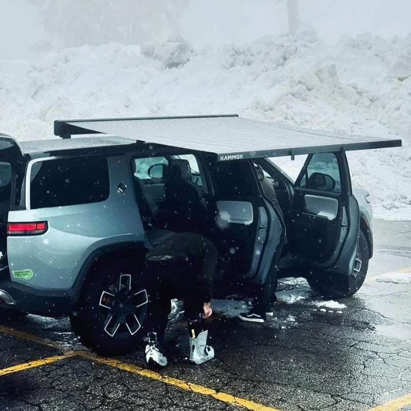 kammok-crosswing-awning-charcoal-7ft-open-rear-corner-view-on-suv-in-parking-lot