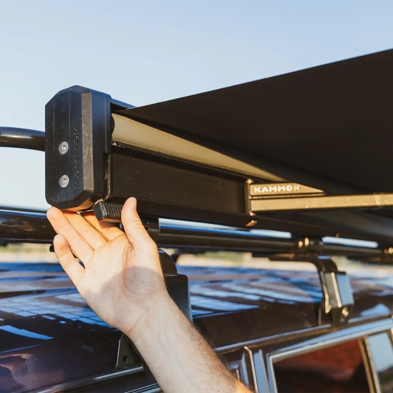 kammok-crosswing-awning-tan-5ft-open-close-up-view-of-pronto_latch-mechanism