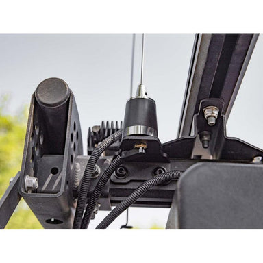 leitner-antenna-bracket-front-corner-view-with-antenna-on-cross-bar-in-nature