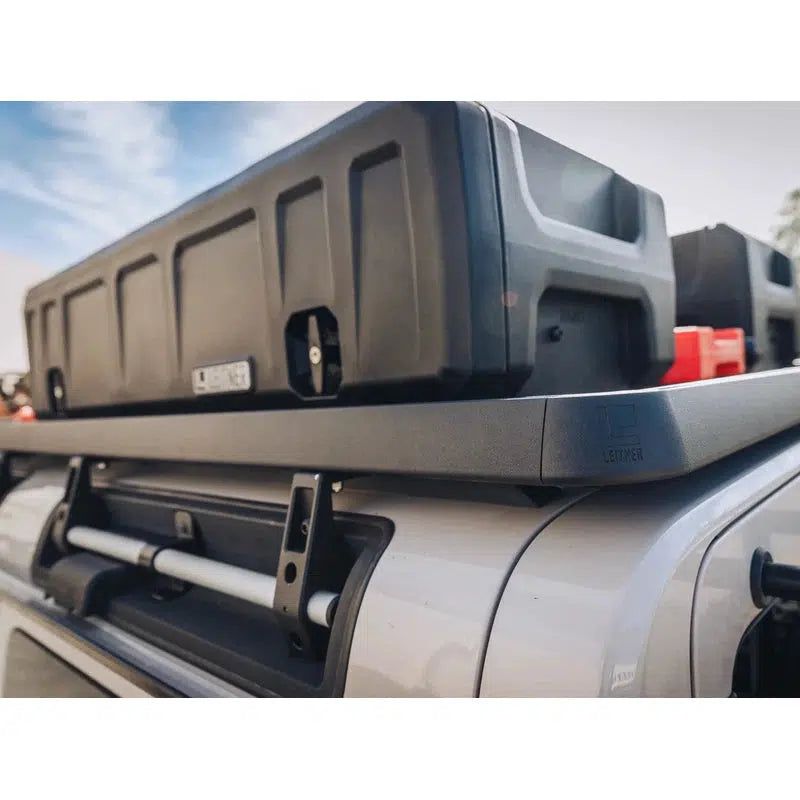 leitner-gearpod-roof-for-acs-roof-platform-rack-close-up-view-on-vehicle-in-nature