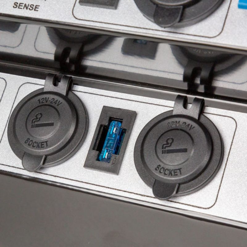 national-luna-dc-25-distribution-box-close-up-view-with-12v-socket
