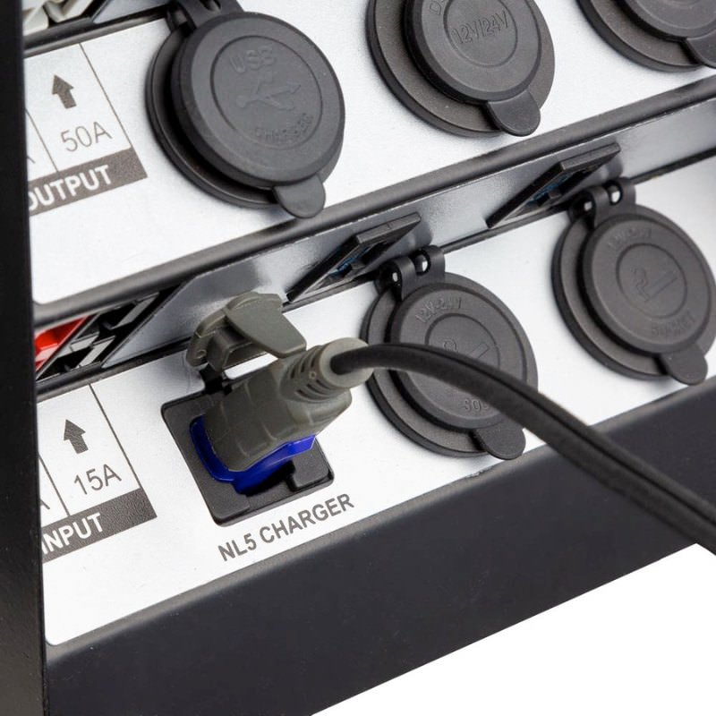 national-luna-dc-40-power-pack-black-and-green-left-close-up-view-dc-nl5-charger