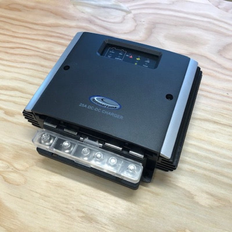 national-luna-nldc-25-dc-dc-25-amp-charger-front-corner-view-on-table-top