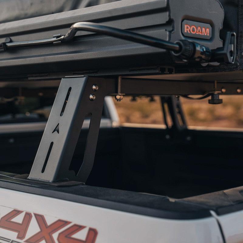 roam-7-gallon-water-tank-close-up-view-on-vehicle-rack-on-terrain