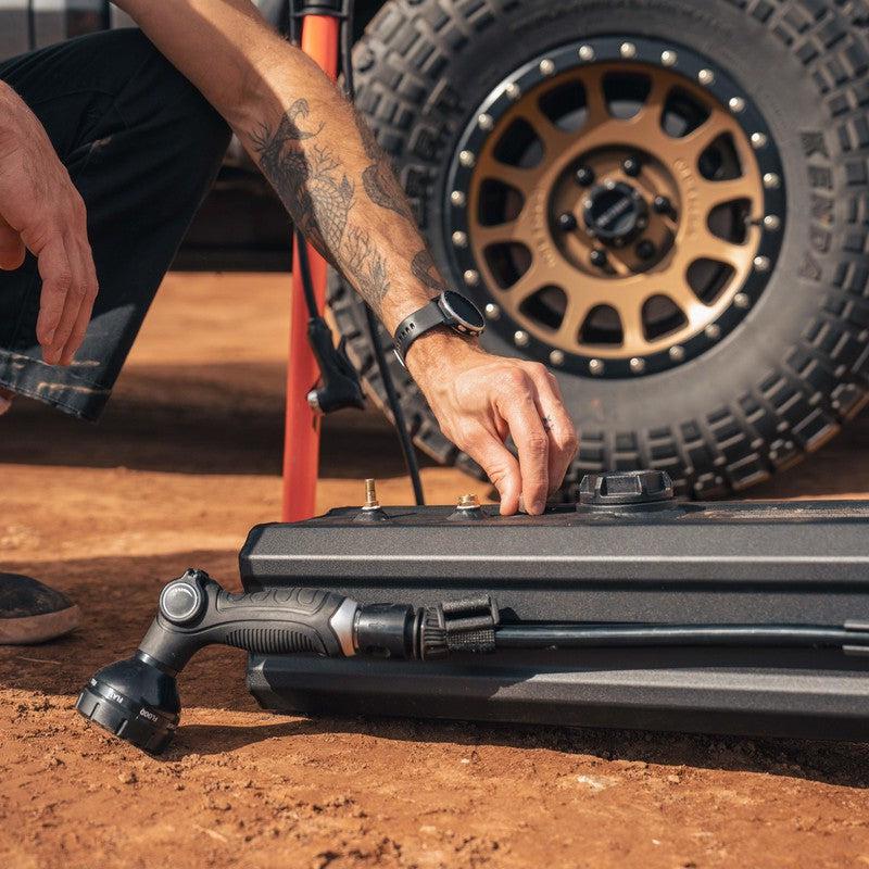 roam-7-gallon-water-tank-close-up-view-with-person-on-desert