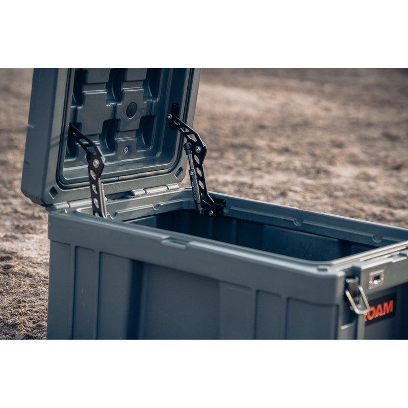 roam-86l-rugged-case-slate-open-close-up-view-in-terrain