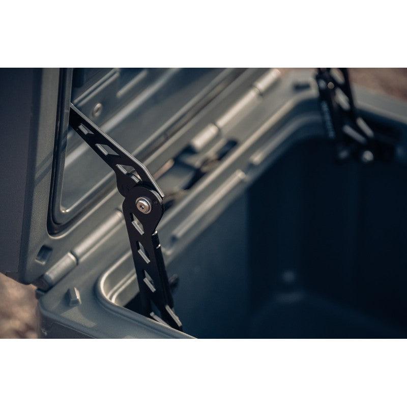 roam-86l-rugged-case-slate-open-close-up-view