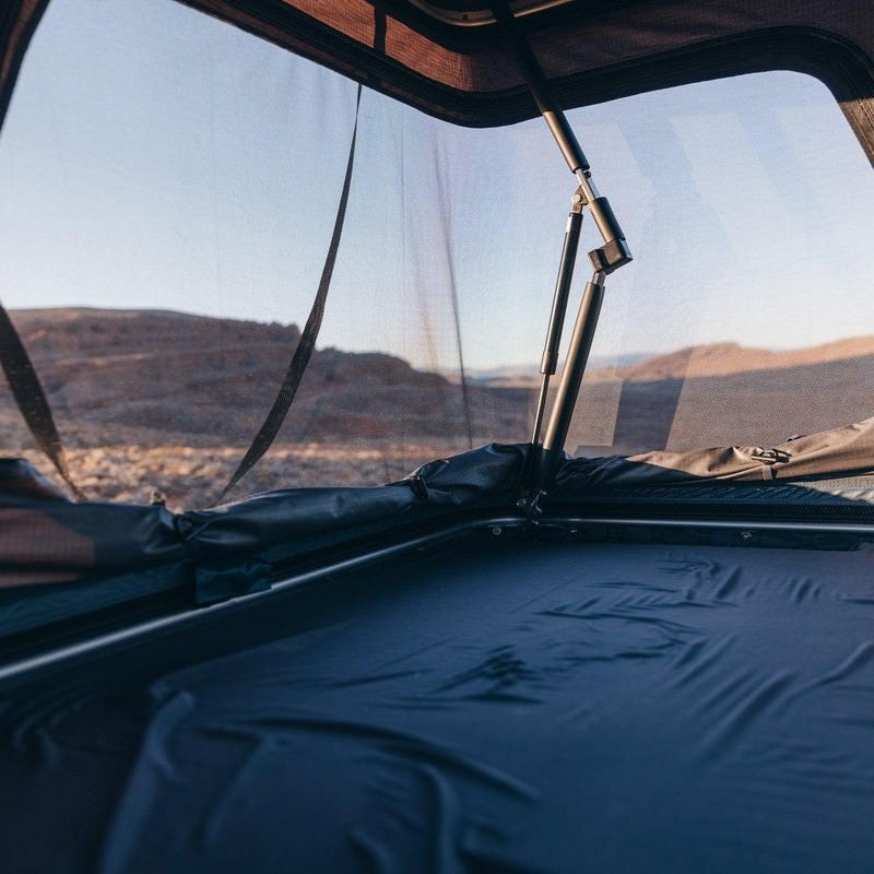 roam-rambler-hardshell-rooftop-tent-open-interior-view-in-nature