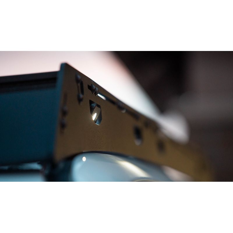 sherpa-handle-light-brackets-close-up-view-on-vehicle-1