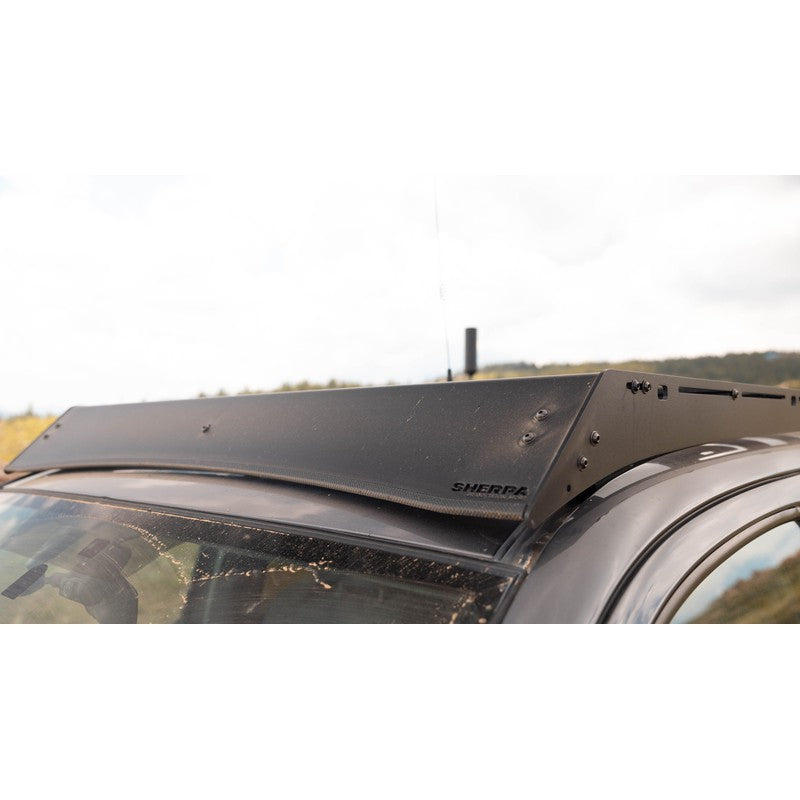 sherpa-sport-series-wind-fairing-close-up-on-vehicle-roof-in-nature