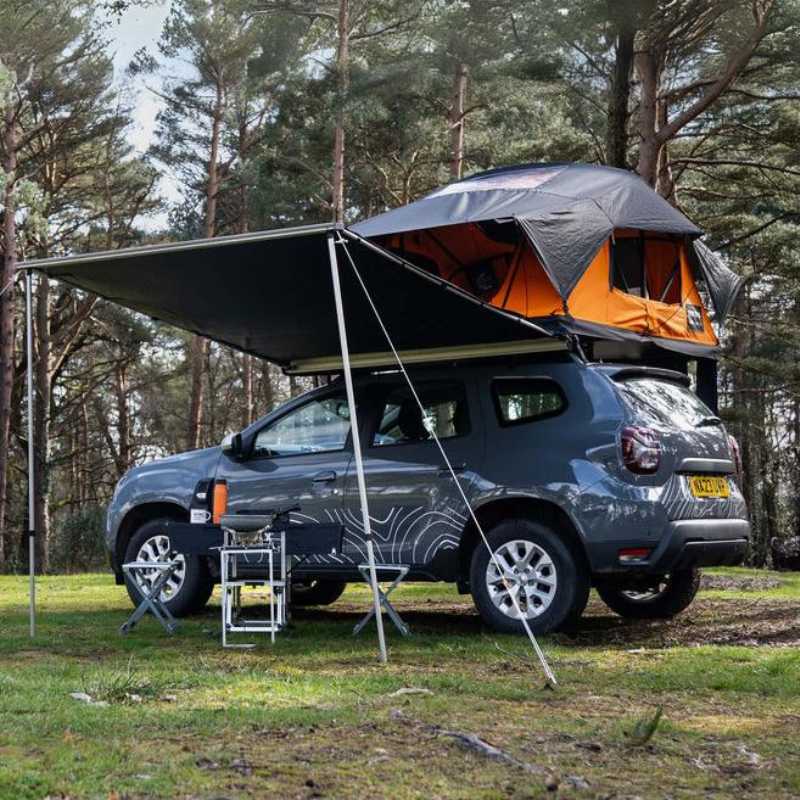 tentbox-universal-side-awning-open-front-corner-view-on-dacia-duster-with-tentbox-lite-in-nature