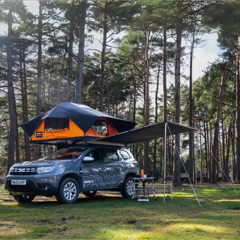 tentbox-universal-side-awning-open-side-view-on-dacia-duster-with-tentbox-lite-in-nature
