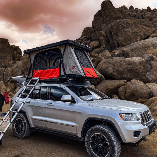 badass-tents-recon-pop-up-roof-top-tent-open-front-corner-view-on-jeep-grand-cherokee
